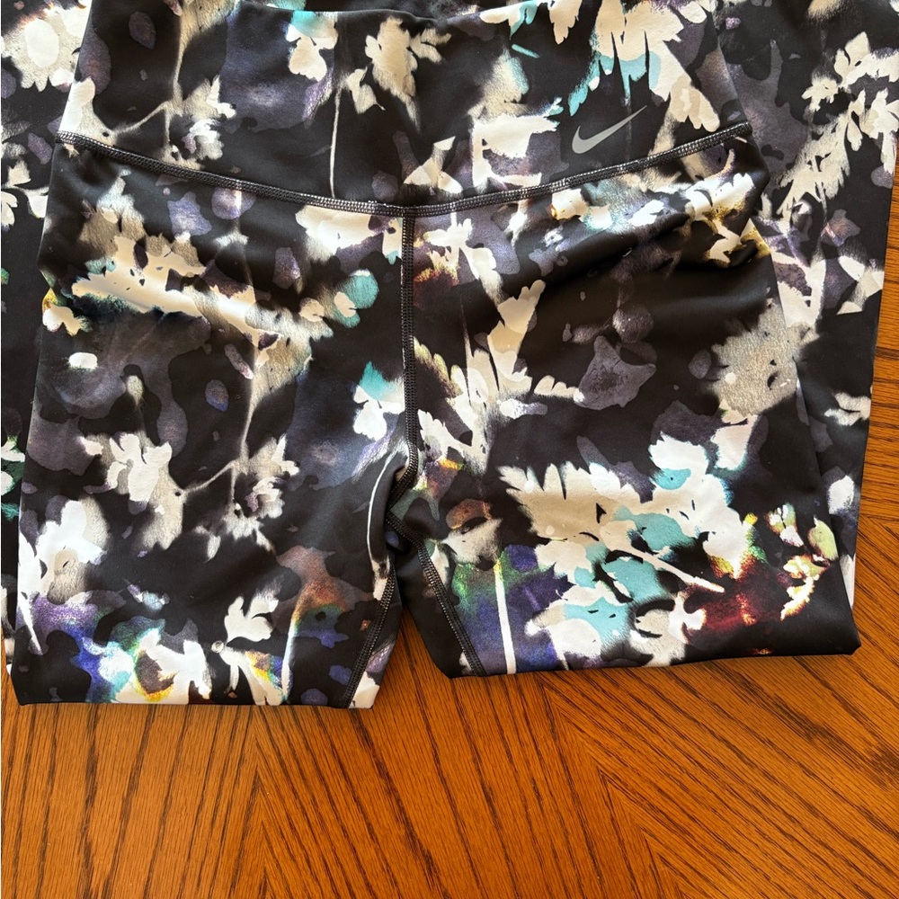 Floral Patterned Leggings - Picture 3 of 3